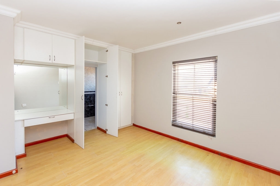 5 Bedroom Property for Sale in Mykonos Western Cape